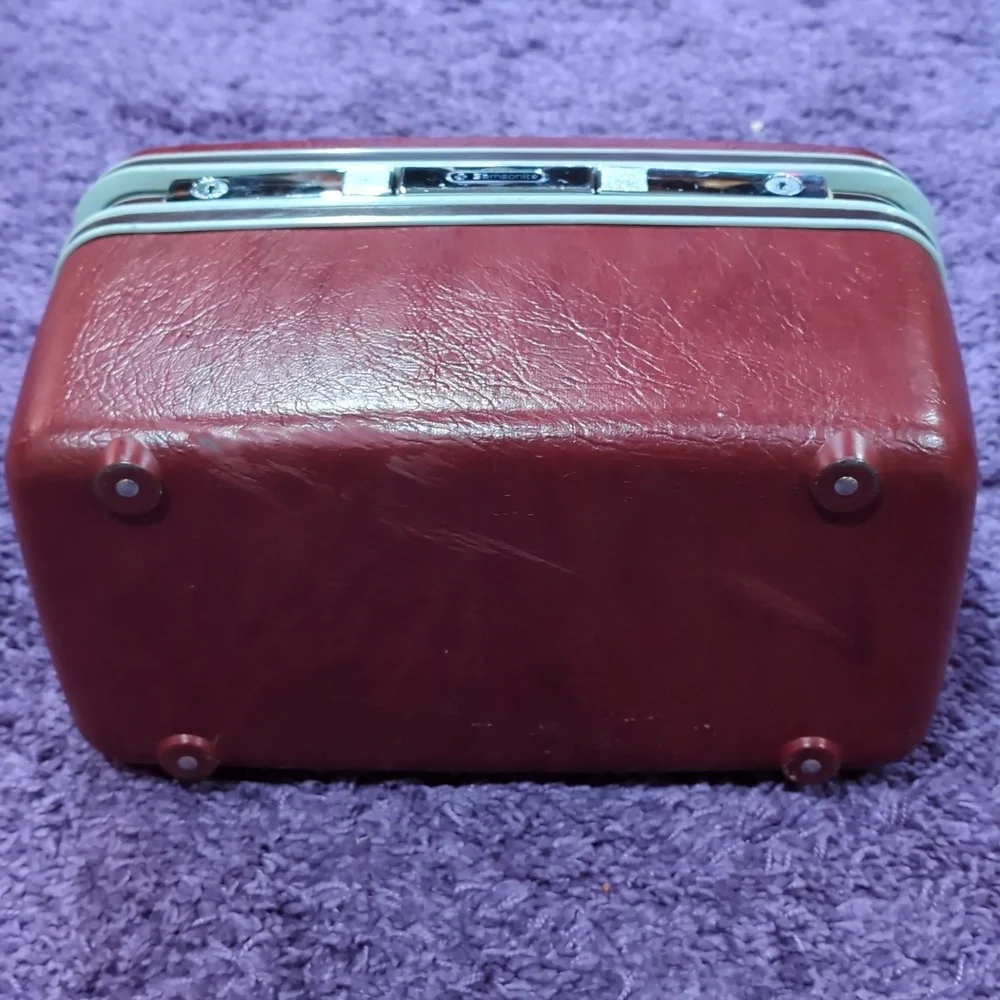 Vintage Samsonite Silhouette II Burgundy Red Train Clam Case No keys